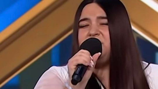 Marcelina Runewicz zachwyca w „Mam Talent”! Złoty przycisk dla 14-latki z Malborka!