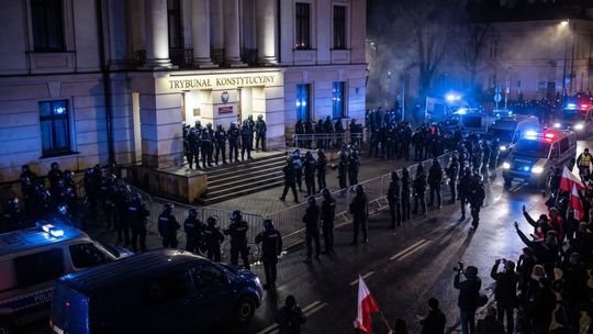 PILNE: ZAMACH STANU – PACYFIKACJA TRYBUNAŁU KONSTYTUCYJNEGO