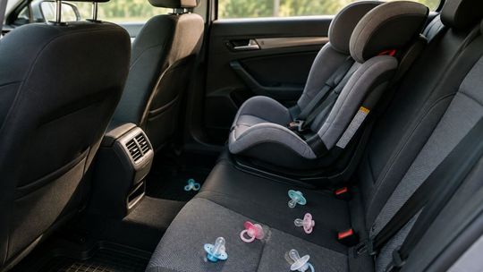 Policjanci przyjechali do kradzieży smoczków. To, co odkryli na parkingu oznaczało kolejne poważne wykroczenia