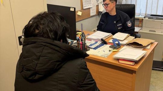 Zabrała mężowi BMW jako „rekompensatę” za koperty ślubne. Usłyszała zarzut