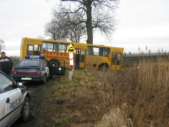 Autobusem wprost pod lokomotywę