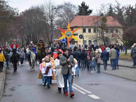 Barwny korowód na ulicach Malborka Orszak Trzech Króli