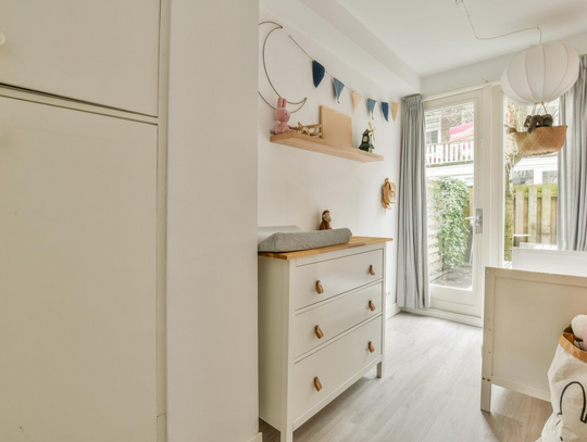 Bezpieczna szafa do pokoju dziecięcego - na co zwrócić uwagę?