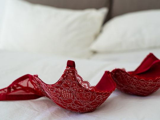 Biustonosze usztywniane, dlaczego warto je wybierać?