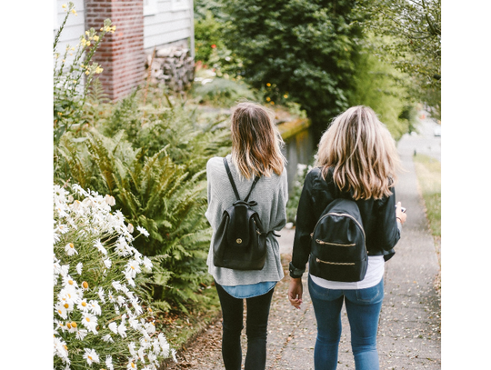 Czas otulić się ciepłym swetrem – kolekcja dla dziewcząt