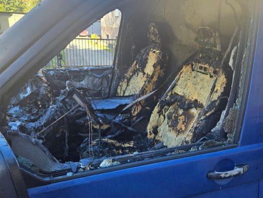 [ZDJĘCIA] Czy w nocy doszło do podpalenia trzech samochodów?