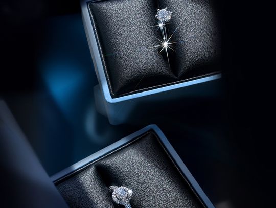 Czy warto postawić na pierścionek z dwukolorowego złota na zaręczyny?