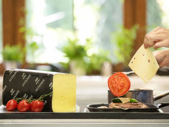 Dlaczego warto jeść ser żółty? Odkrywamy jego ukryte korzyści