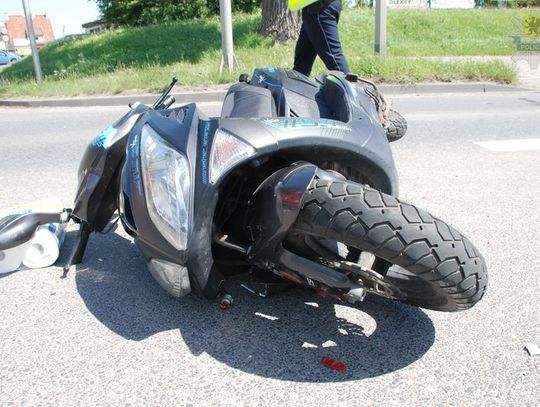 Dwie osoby ranne w wypadku Toyoty ze skuterem
