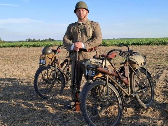 Dzielnicowy i pasjonat historii – policjant, który łączy służbę z byciem odtwórcą historii