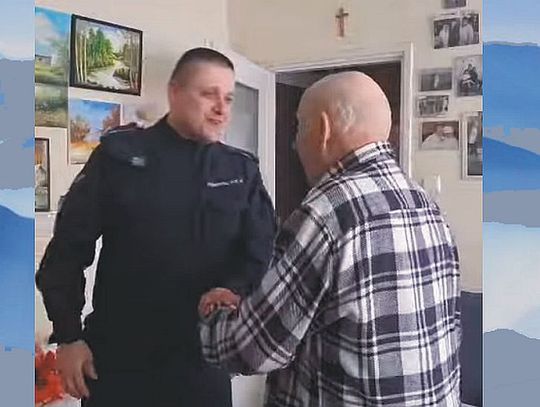Dzielnicowy spotkał się z kolegą po fachu. Ojciec emerytowanego policjanta CUDEM UNIKNĄŁ ŚMIERCI