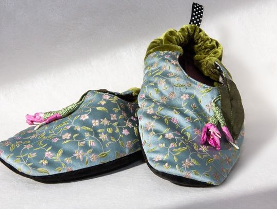 Jak kupić pantofle, które zapewnią komfort na lata?