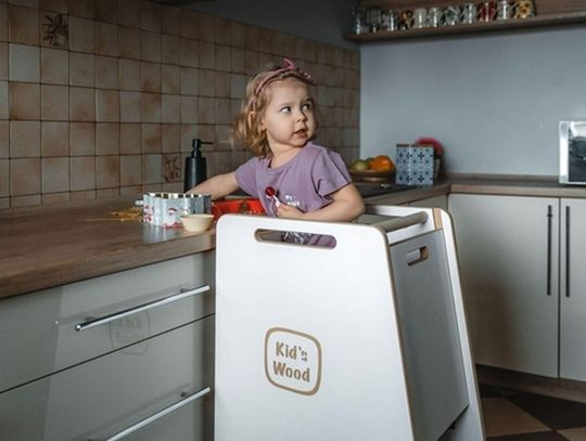 Kids-Wood Kitchen Helper: Czy To Klucz do Rozwoju Kulinarnych Umiejętności Dzieci?