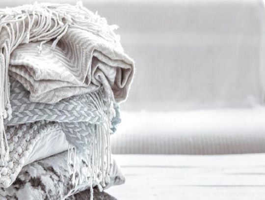 Koce bawełniane i akrylowe - wady i zalety