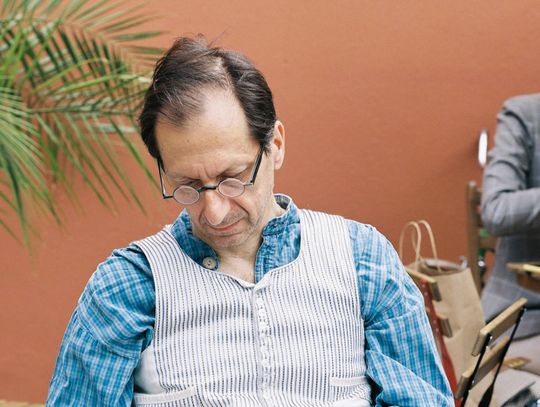 Kompleksowe podejście do problemu wypadania włosów: przeszczep, leczenie farmakologiczne, laseroterapia i mezoterapia