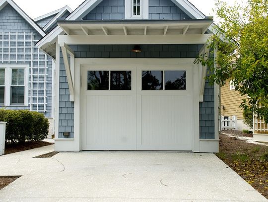 Konserwacja bramy. Wymieniamy uszczelki do bramy garażowej i inne komponenty