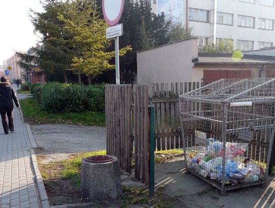 Mieszkańcy chcą segregować śmieci, ale pojemników nie ma