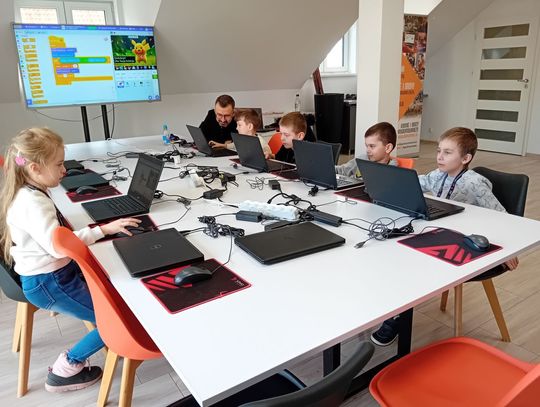 Młodzież z Malborka wzięła udział w bezpłatnych warsztatów “ClickOn” w szkole nowych technologii