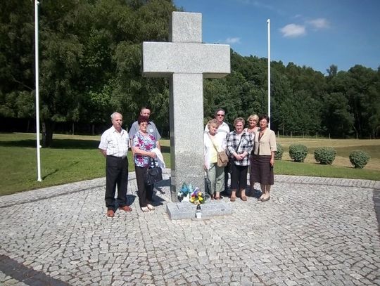 Mniejszość niemiecka na cmentarzu w Glinnej