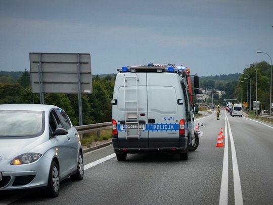 Motocyklem w seata. Pasażerka motocyklisty ranna w szpitalu...