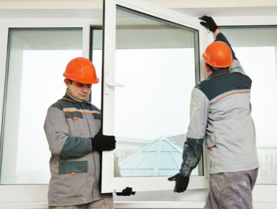 Na co zwrócić uwagę wybierając firmę do montażu okien, bram i drzwi w Malborku?