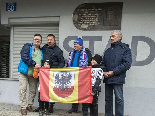 Odsłonięcie tablicy pamiątkowej na Stadionie Miejskim