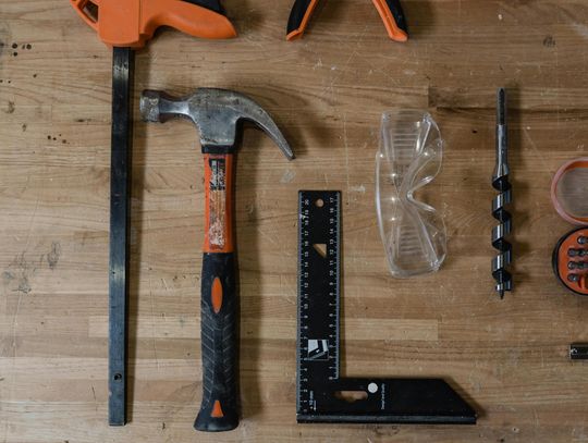 Opaski ślimakowe nierdzewne – jak wybrać trwałe i odporne mocowania do instalacji