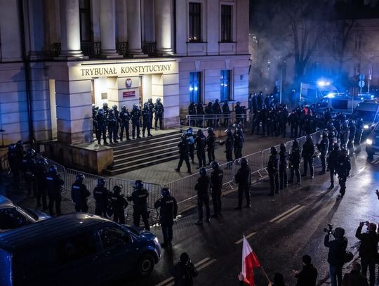 PILNE: ZAMACH STANU – PACYFIKACJA TRYBUNAŁU KONSTYTUCYJNEGO
