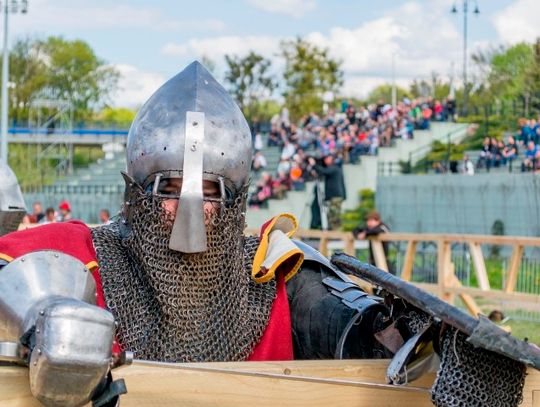 Polacy w rycerskich zbrojach zdecydowanie rozgromili przeciwników