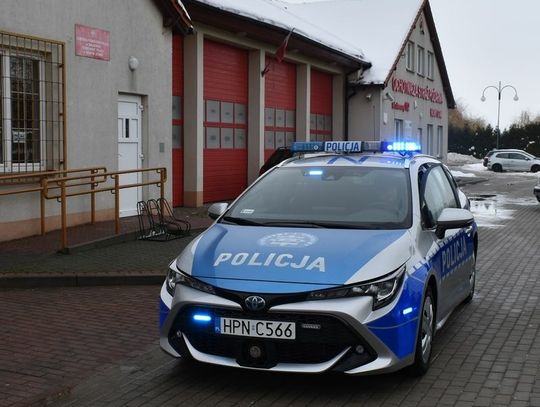 Policja w Nowym Stawie otrzymała nowa hybrydową Toyotę