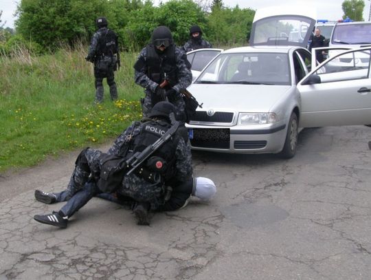 Sceny jak z filmu gangsterskiego. Odbicie zakładników