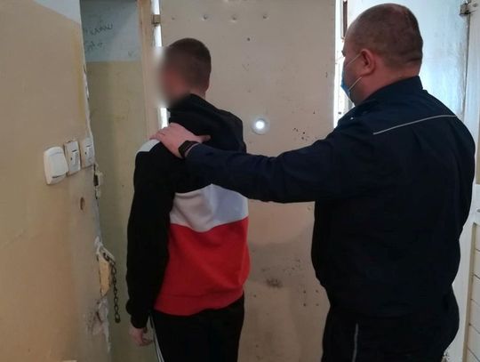 Sprawcy pobicia zatrzymani przez policjantów tuż po przestępstwie