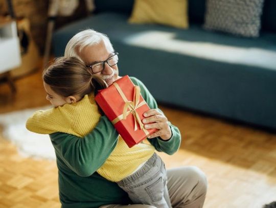 Świąteczne prezenty dla seniora - co wybrać?