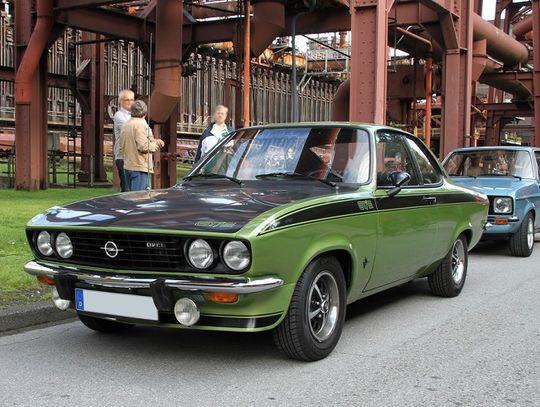 Szampon samochodowy i aktywna piana do mycia – dwa niezbędne kosmetyki