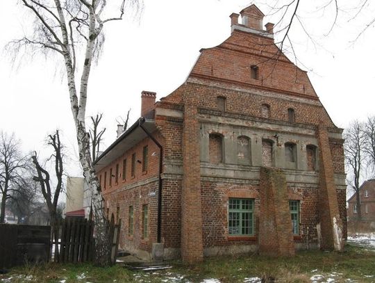 Szpital Jerozolimski z walącym się parkanem