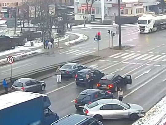 Trzy osoby zatrzymane po kolizji w centrum Malborka