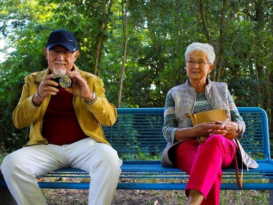 Wartość niespłaconych zobowiązań seniorów w 2021 wyniosła 2 mld zł! Osoby starsze 65+ żyją mocno na kredyt!