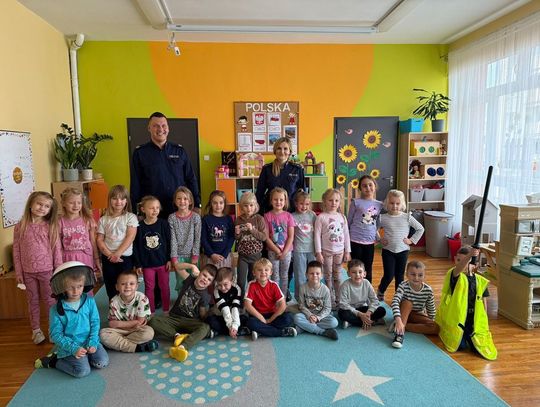 MALBORSCY DZIELNICOWI ODWIEDZILI PRZEDSZKOLAKÓW I PRZEPROWADZILI ZAJĘCIA