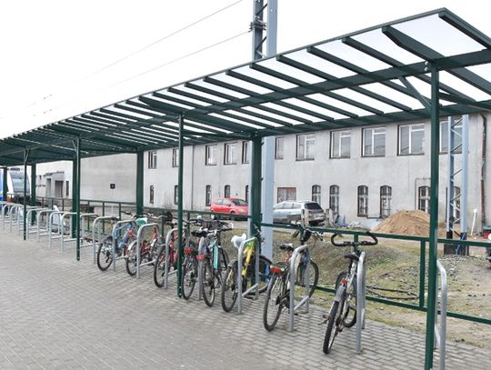 Wiaty rowerowe na peronie w Malborku. Tu bezpiecznie można zostawić jednoślad