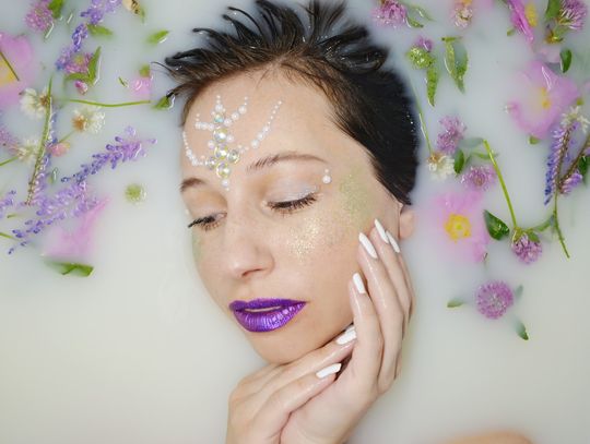 Woda srebrna do twarzy – co musisz wiedzieć o tym preparacie?