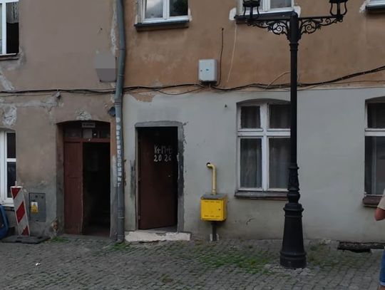 Zabójstwo kobiety na Starym Mieście. Sprawca zadał ciosy nożem w głowę