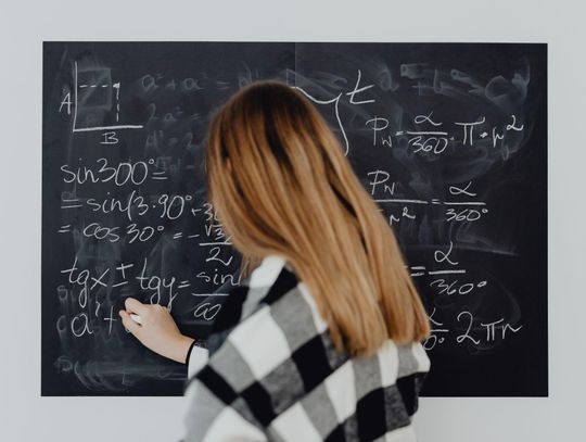 Zadania optymalizacyjne na maturze z matematyki – jak je rozwiązywać