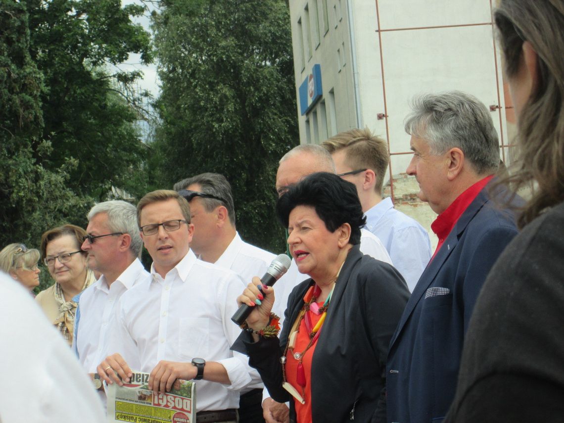 Czerwone busy promują Lewicę