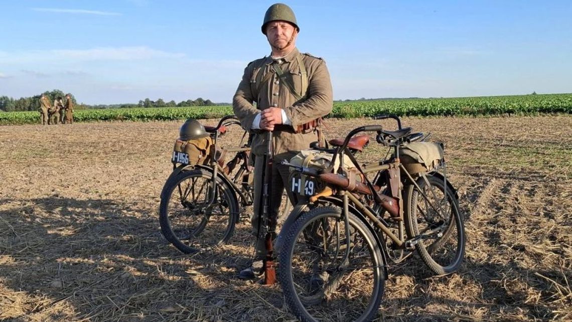 Dzielnicowy i pasjonat historii – policjant, który łączy służbę z byciem odtwórcą historii