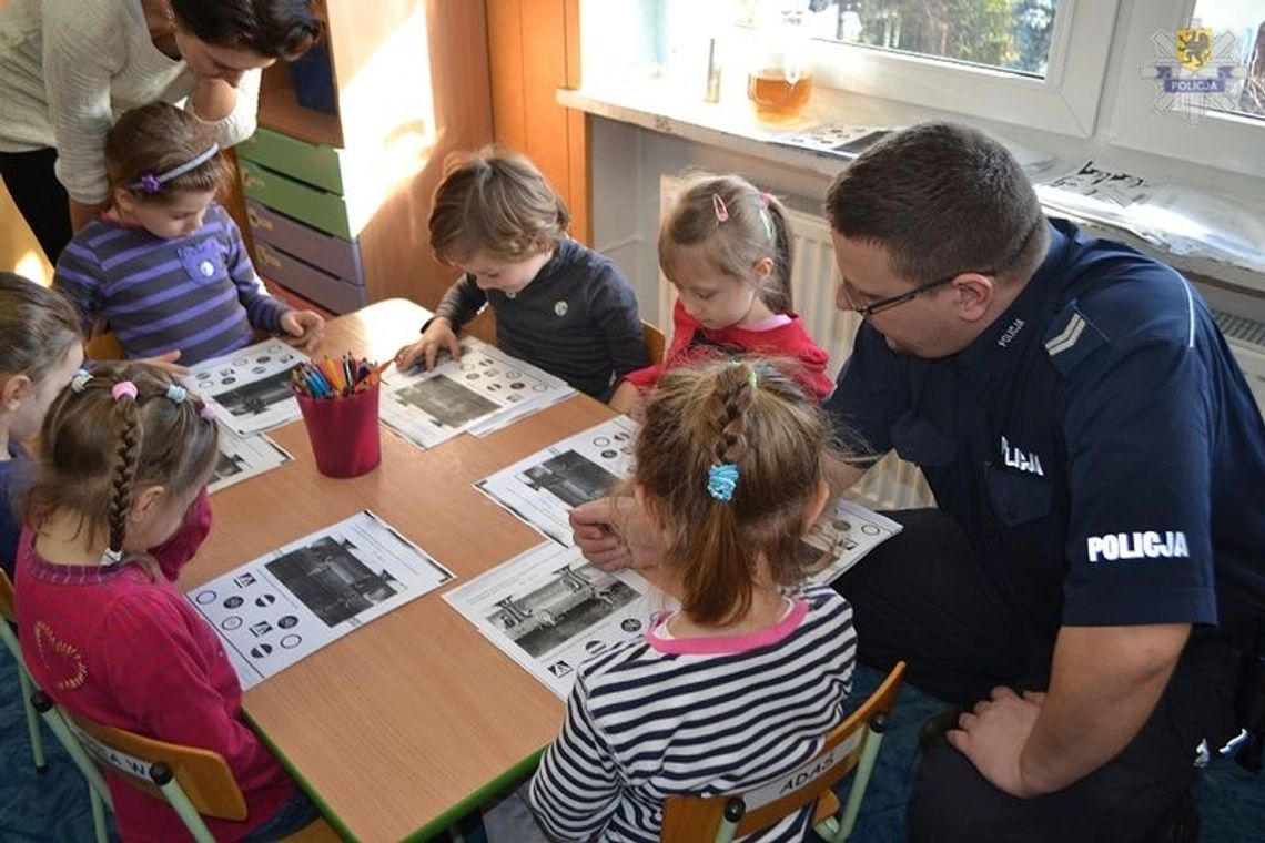 Dzielnicowy z wizytą u przedszkolaków