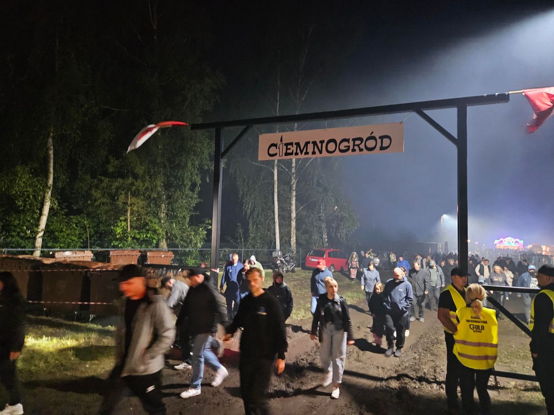 [FOTO] Ciemnogród wrócił do Osieka po trzech dekadach!