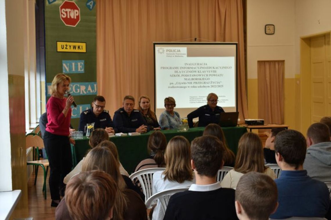 Inauguracja programu „Używki – Nie przegraj życia" na debacie z młodzieżą. Inauguracja programu „Używki – Nie przegraj życia" na debacie z młodzieżą.