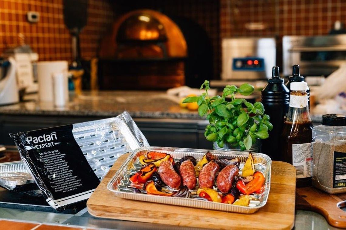 Kiełbasa z grilla w nowej odsłonie – pyszne inspiracje na lato