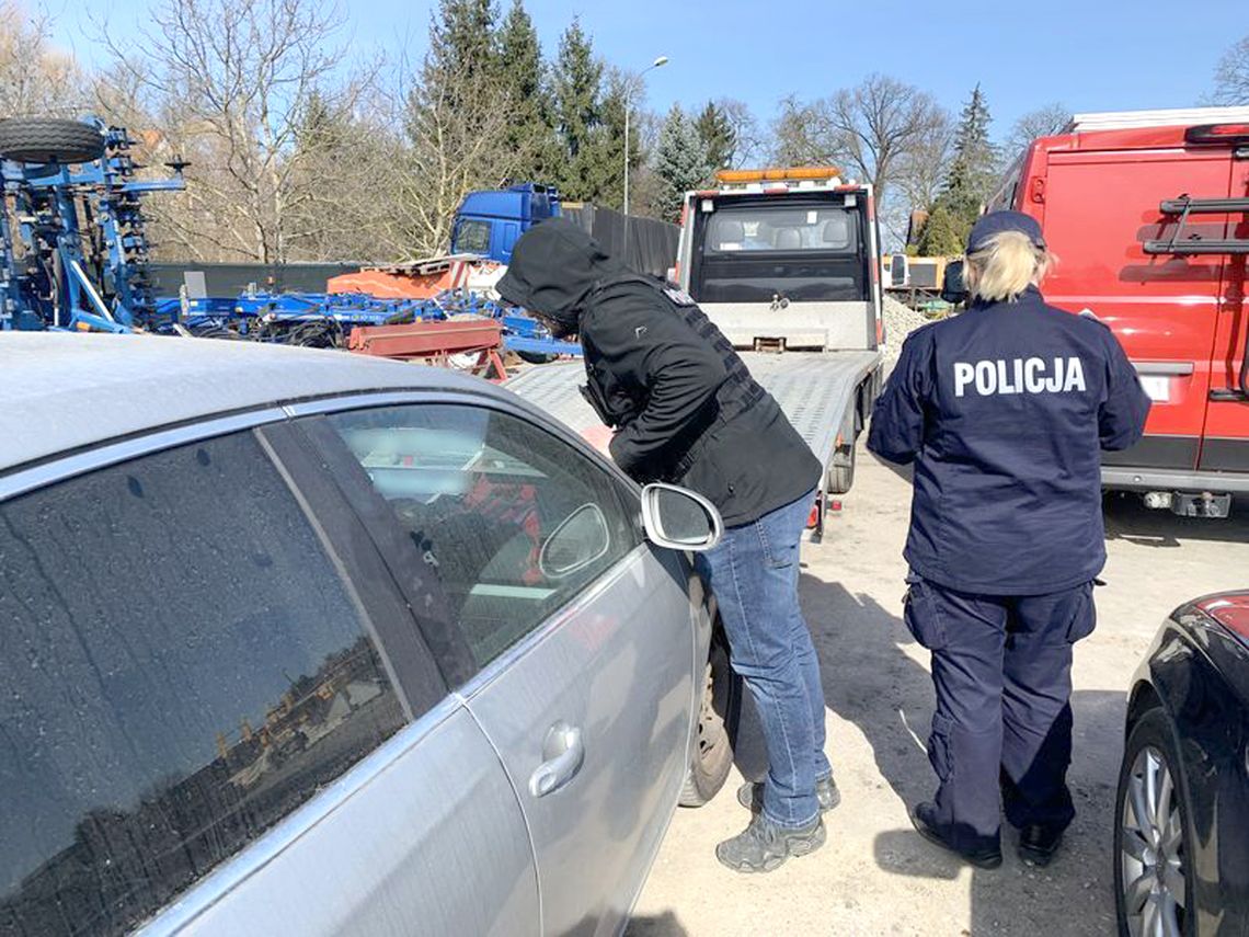 Kryminalni zabezpieczyli kilkanaście samochodów osobowych i dostawczych różnych marek o wartości kilkuset tysięcy złotych