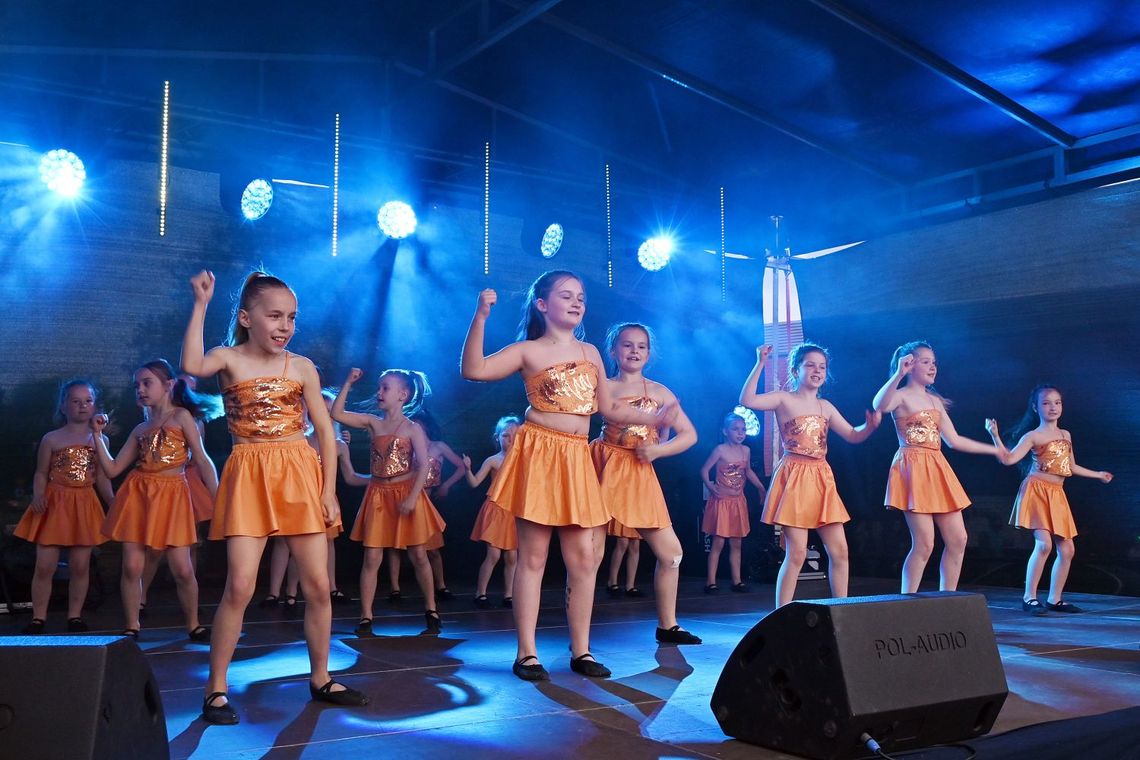 Majówkowy Piknik z Biało-Czerwoną – święto flagi mimo kaprysów pogody Majówkowy Piknik z Biało-Czerwoną – święto flagi mimo kaprysów pogody